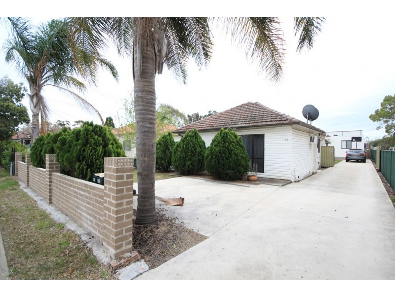19 JUNO PARADE, Greenacre NSW 2190