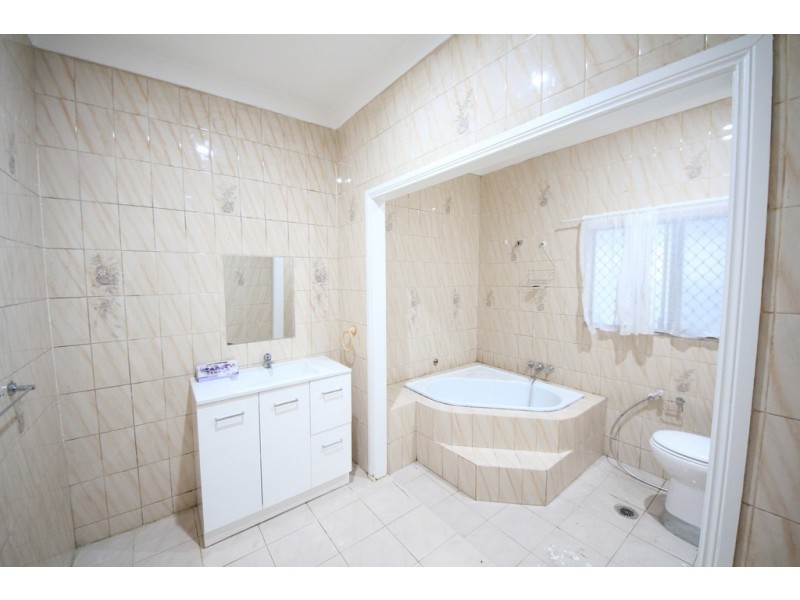 19 JUNO PARADE, Greenacre NSW 2190