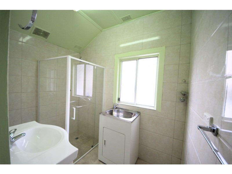 25 Juno Pde, Greenacre NSW 2190