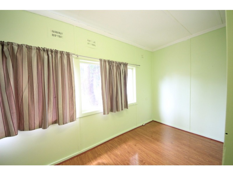 25 Juno Pde, Greenacre NSW 2190