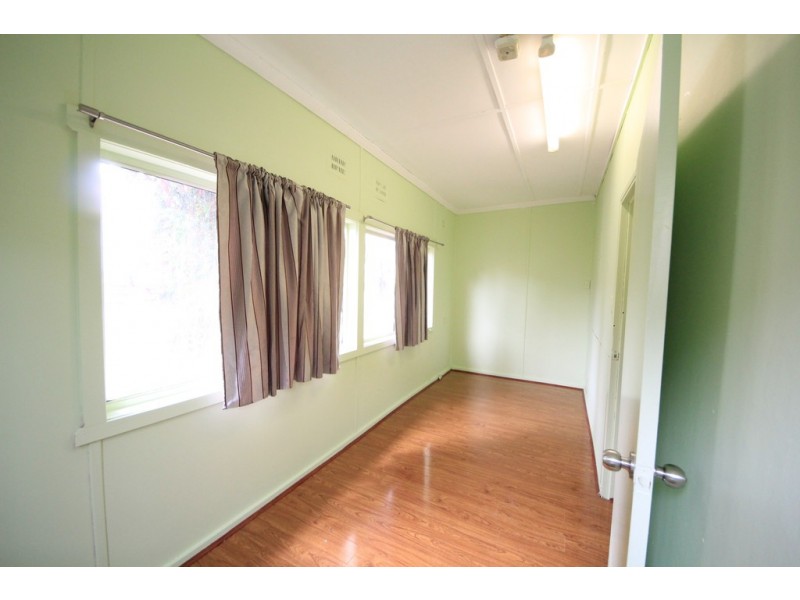 25 Juno Pde, Greenacre NSW 2190