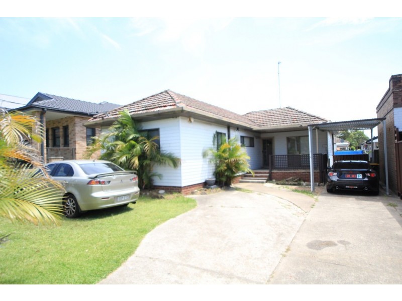 9 Lima St, Greenacre NSW 2190