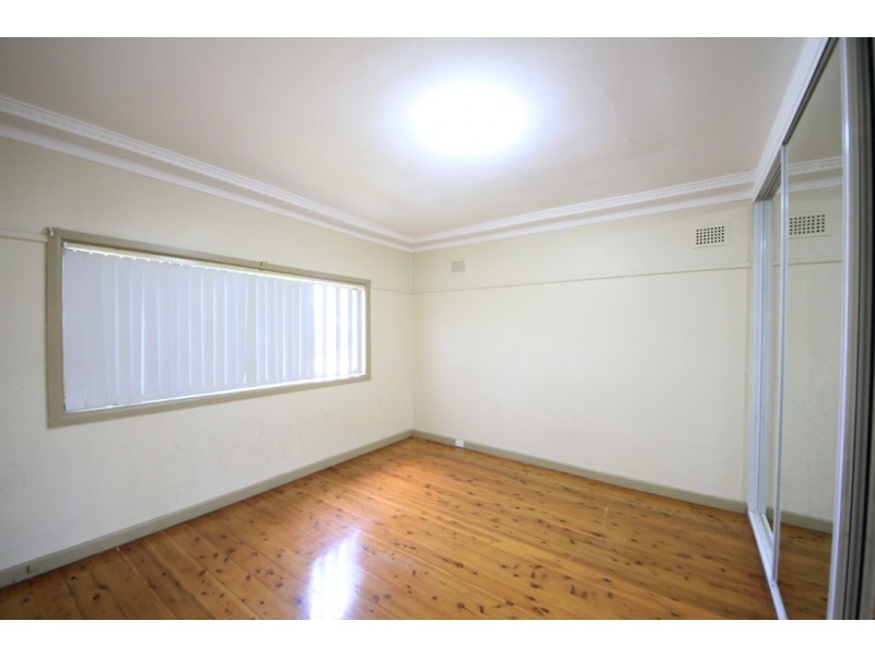 9 Lima St, Greenacre NSW 2190