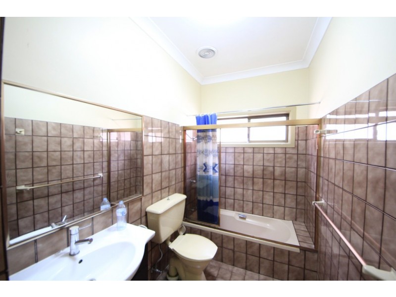 9 Lima St, Greenacre NSW 2190