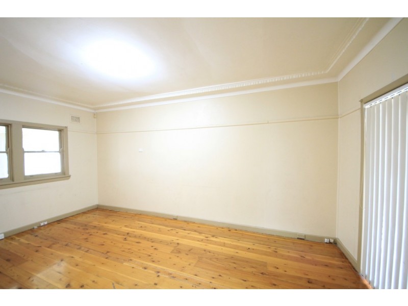 9 Lima St, Greenacre NSW 2190
