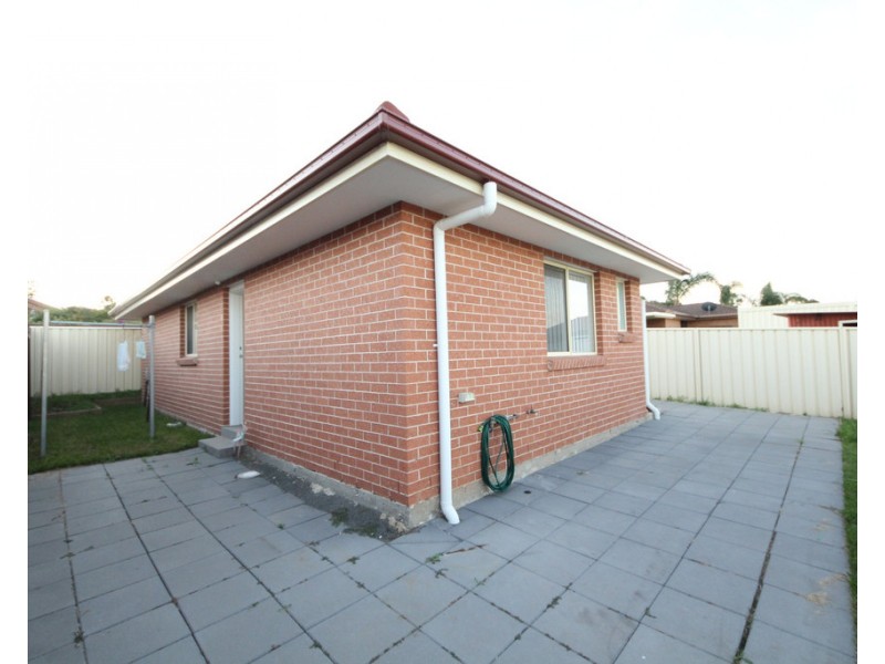12A Juliet Cl, Rosemeadow NSW 2560