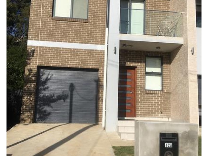 42 A Phyllis St, Minto NSW 2566