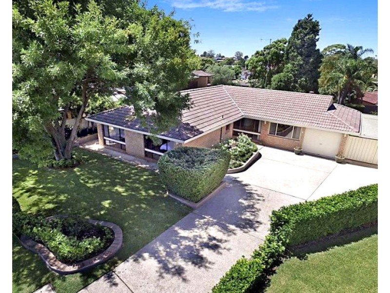 4 Muir Place, St Andrews NSW 2566