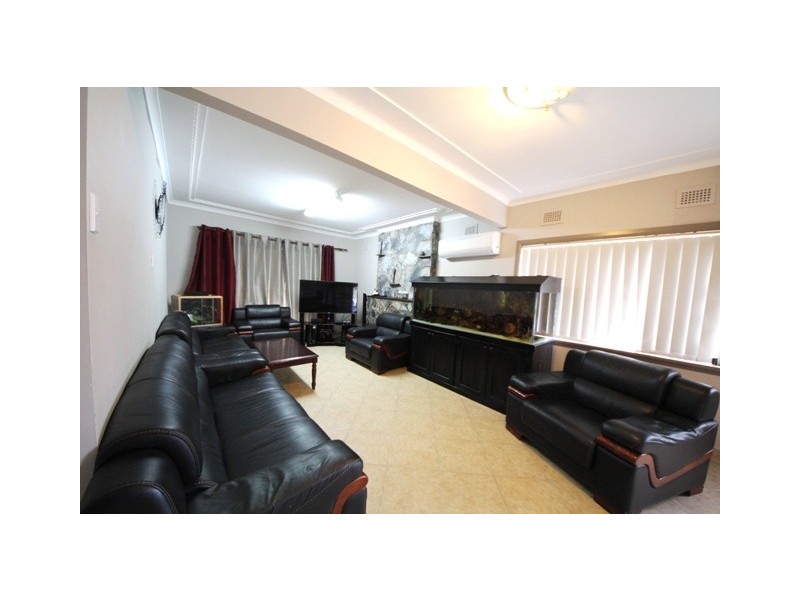 40 GOSLING ST, Greenacre NSW 2190