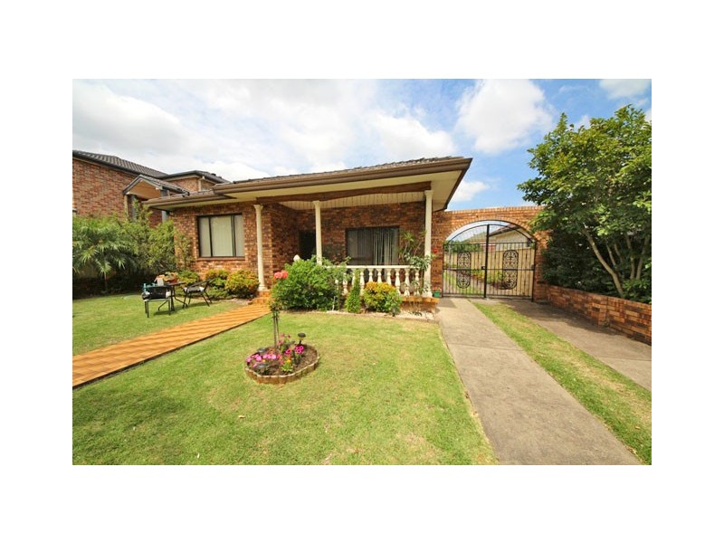 3 DRAPER AVENUE, Roselands NSW 2196