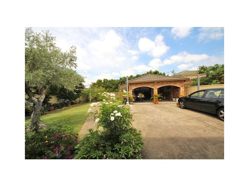 3 DRAPER AVENUE, Roselands NSW 2196