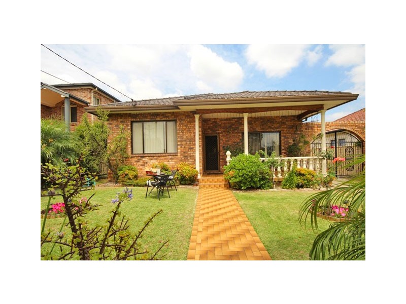 3 DRAPER AVENUE, Roselands NSW 2196