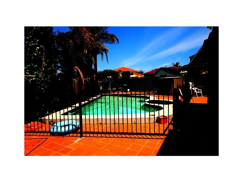 16 Narelle cres, Greenacre NSW 2190