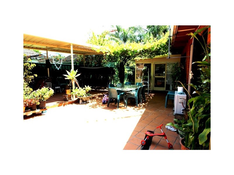 16 Narelle cres, Greenacre NSW 2190