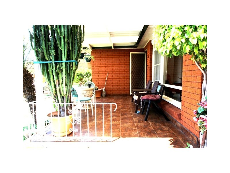 16 Narelle cres, Greenacre NSW 2190