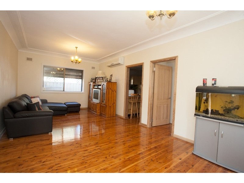 4 WEYLAND ST, Punchbowl NSW 2196