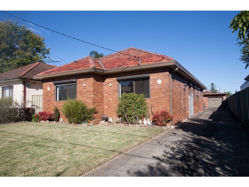 4 WEYLAND ST, Punchbowl NSW 2196