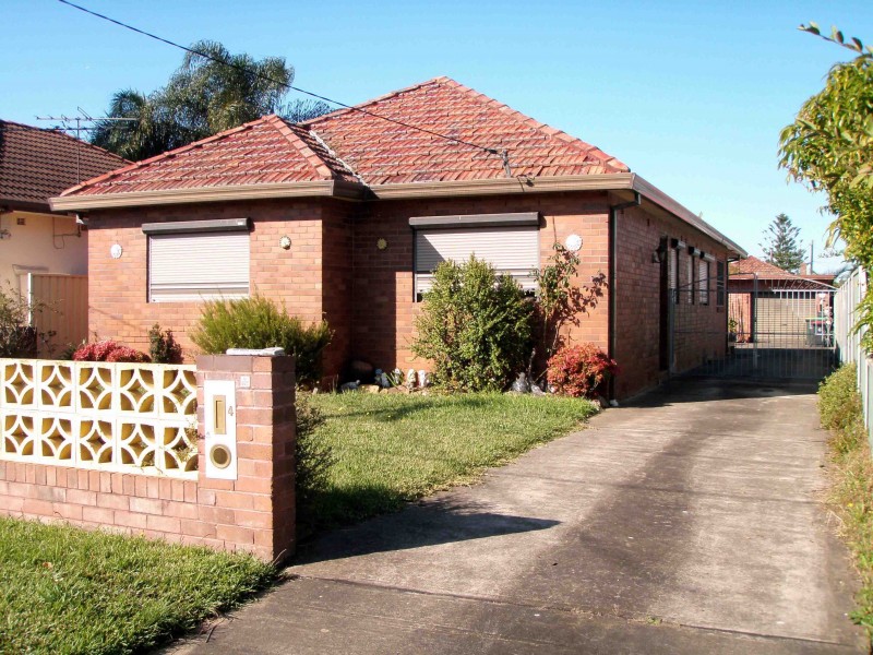 4 WEYLAND ST, Punchbowl NSW 2196