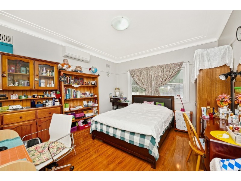 297 ROBERTS ROAD, Greenacre NSW 2190