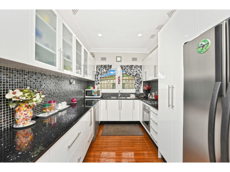 297 ROBERTS ROAD, Greenacre NSW 2190