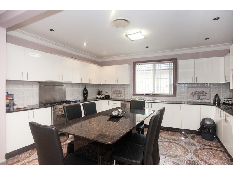 9 GOSLING ST, Greenacre NSW 2190