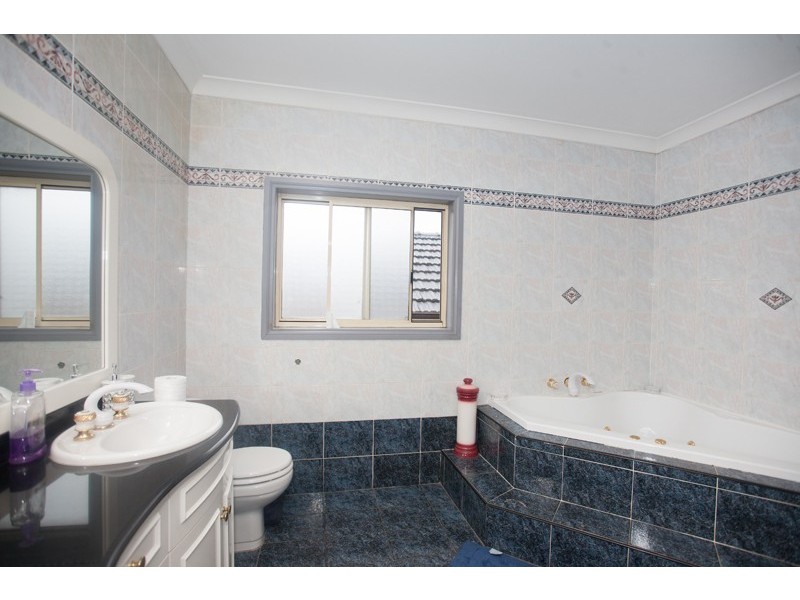 9 GOSLING ST, Greenacre NSW 2190