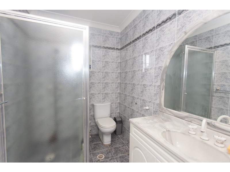 9 GOSLING ST, Greenacre NSW 2190