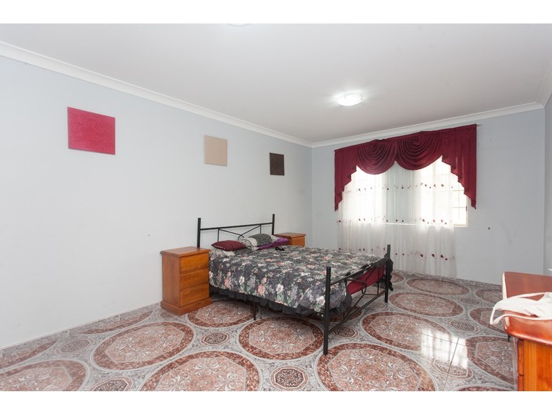 9 GOSLING ST, Greenacre NSW 2190