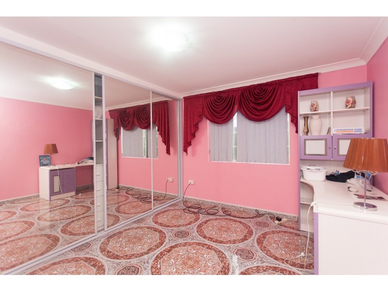 9 GOSLING ST, Greenacre NSW 2190