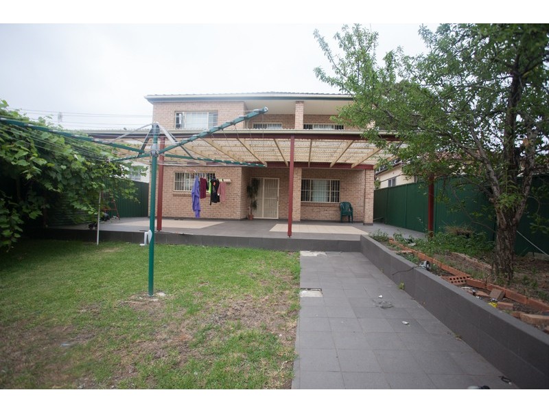 9 GOSLING ST, Greenacre NSW 2190