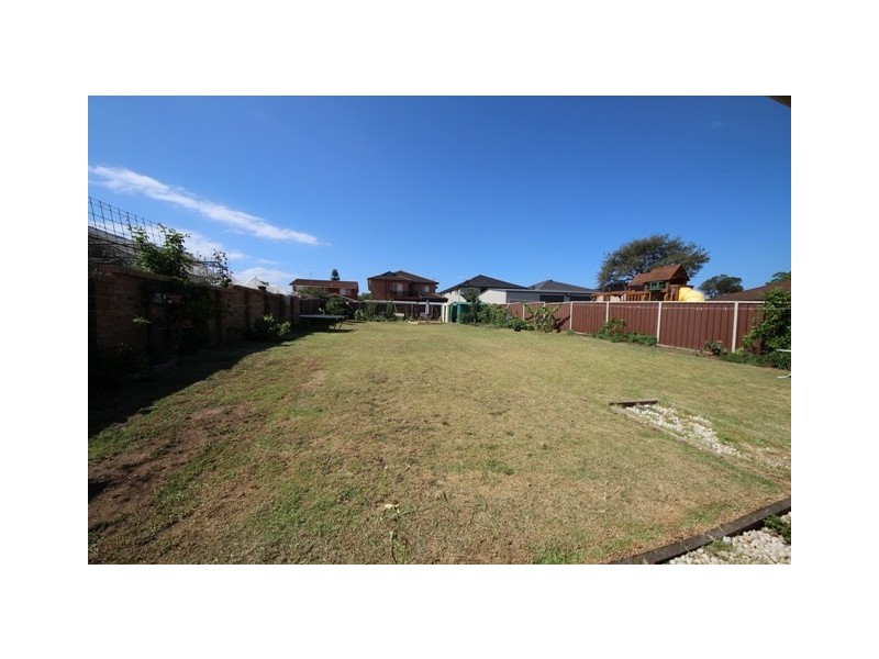 187 Wangee Rd, Greenacre NSW 2190