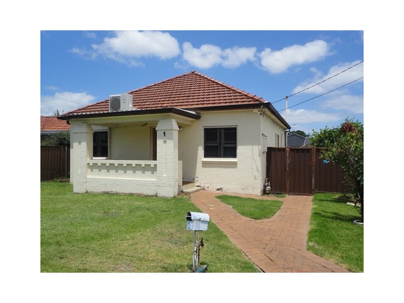1 STEPHENSON ST, Roselands NSW 2196