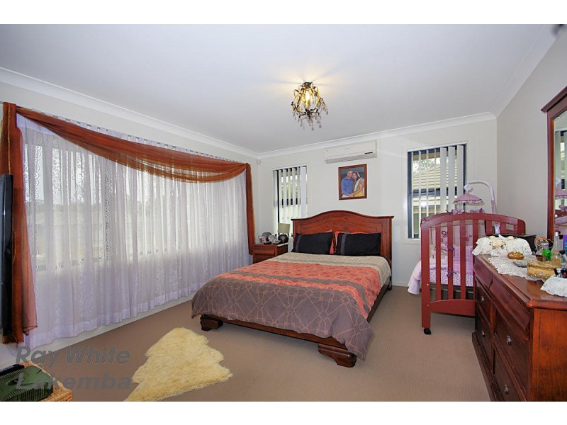 13 Hollyoake Circuit, Glenfield NSW 2167
