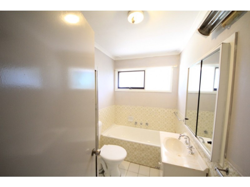 2 NELL PLACE, Ambarvale NSW 2560