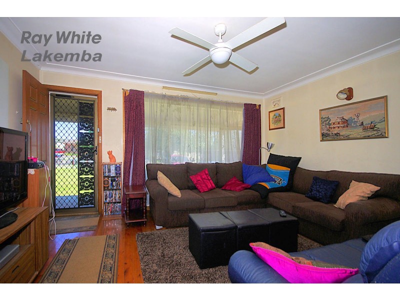 10 Waratah Cres, Macquarie Fields NSW 2564