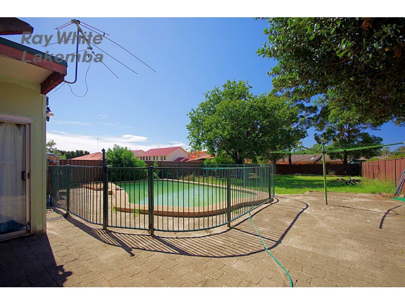 10 Waratah Cres, Macquarie Fields NSW 2564