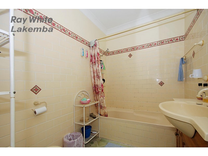 10 Waratah Cres, Macquarie Fields NSW 2564