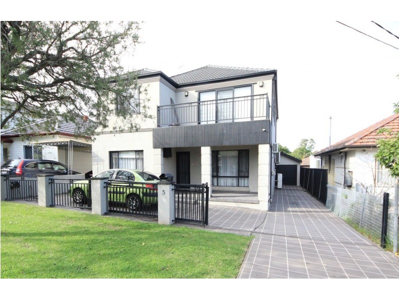 5 Skyline Street, Greenacre NSW 2190