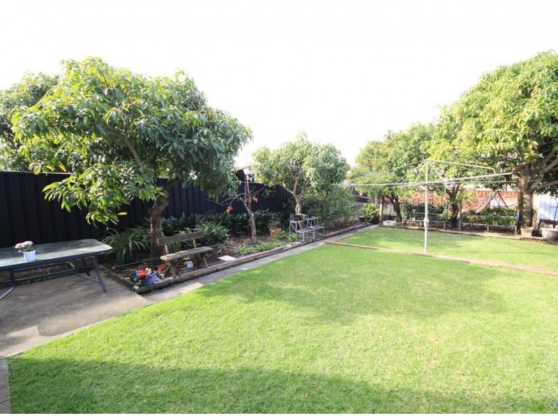 5 Skyline Street, Greenacre NSW 2190