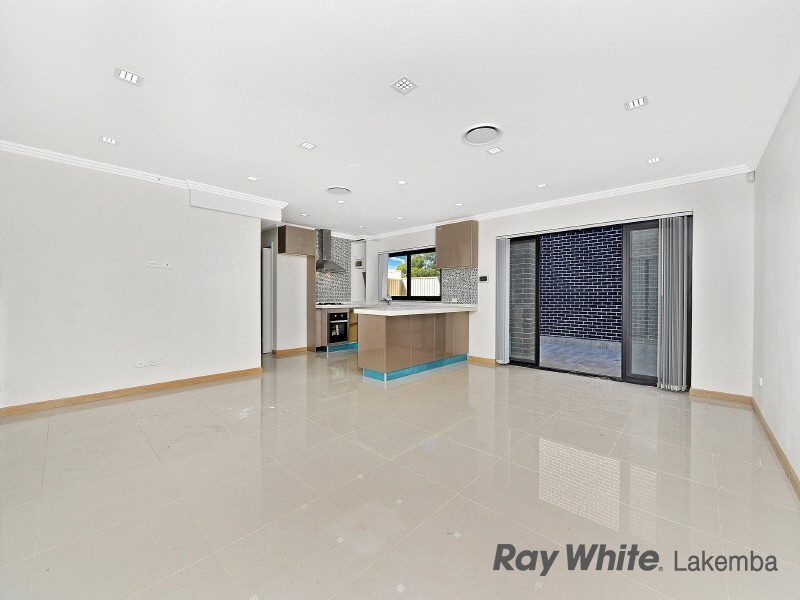 1/329-331 Roberts Road, Greenacre NSW 2190