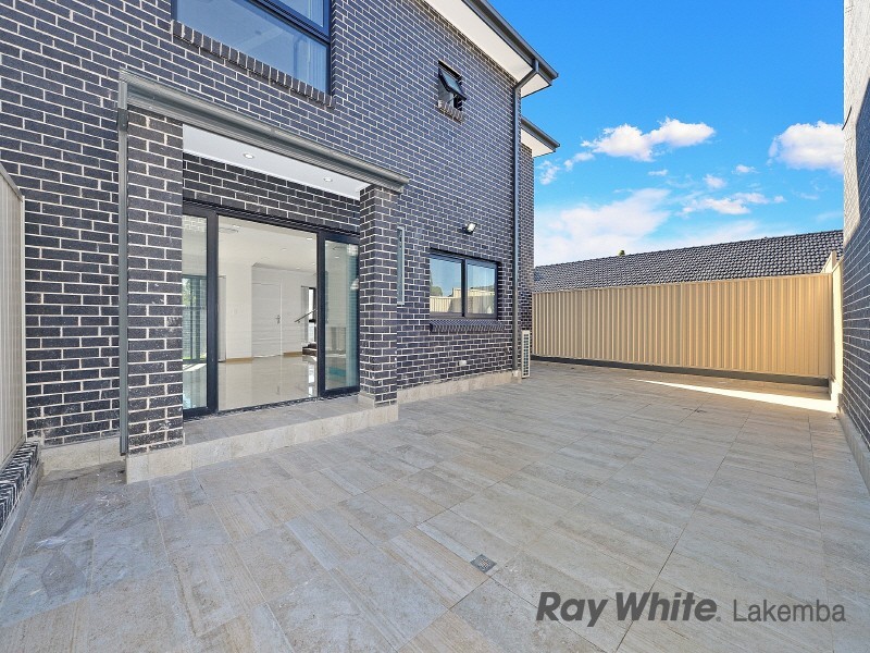 1/329-331 Roberts Road, Greenacre NSW 2190