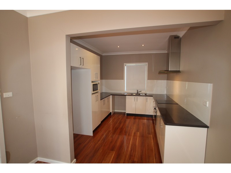 74 Brisbane Road, St Johns Park NSW 2176