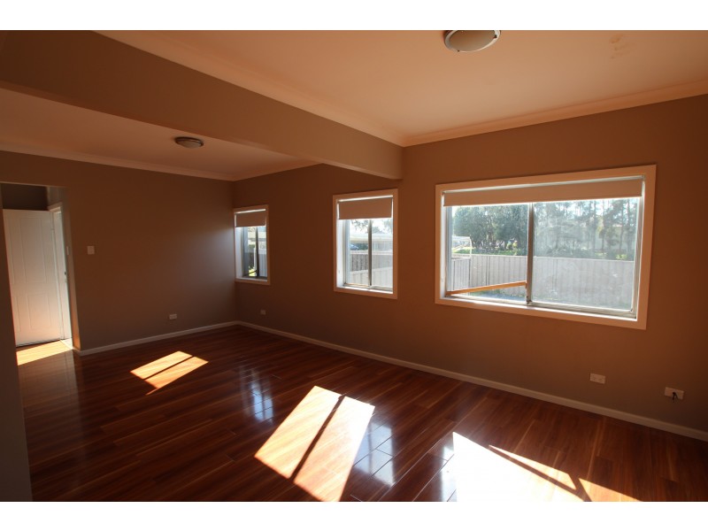 74 Brisbane Road, St Johns Park NSW 2176