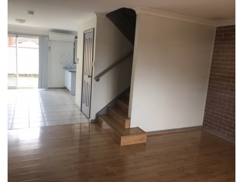 7/10 Peacock Close, Green Valley NSW 2168