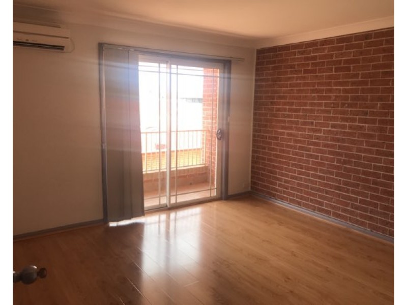 7/10 Peacock Close, Green Valley NSW 2168