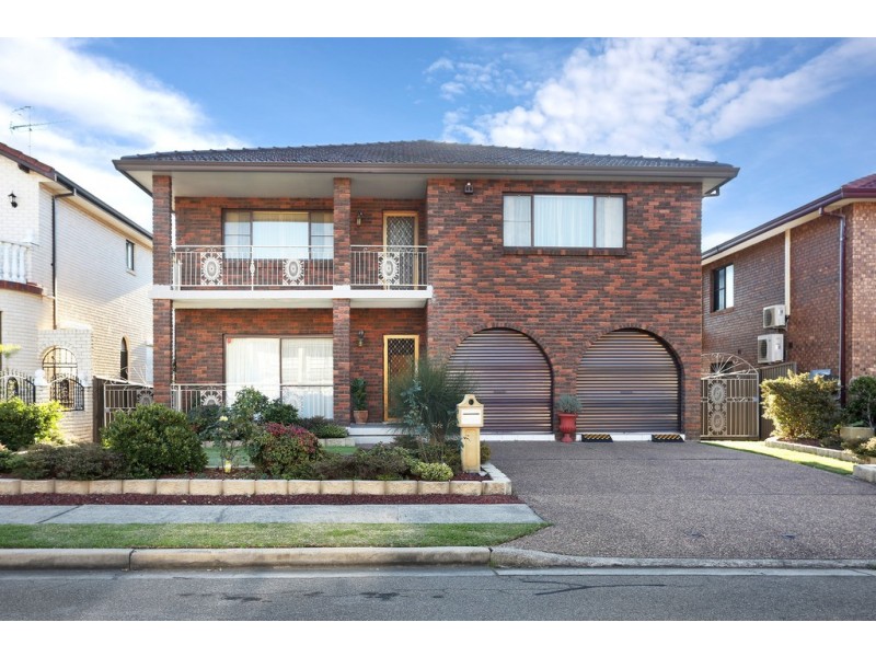 5 Fitzroy Close, St Johns Park NSW 2176