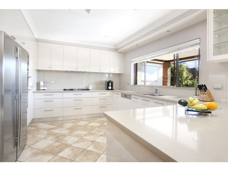 5 Fitzroy Close, St Johns Park NSW 2176