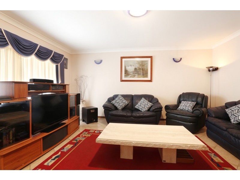 5 Fitzroy Close, St Johns Park NSW 2176