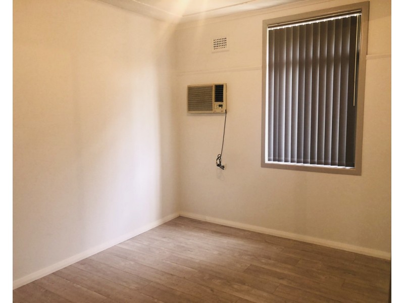 17 Riverview Rd, Fairfield NSW 2165