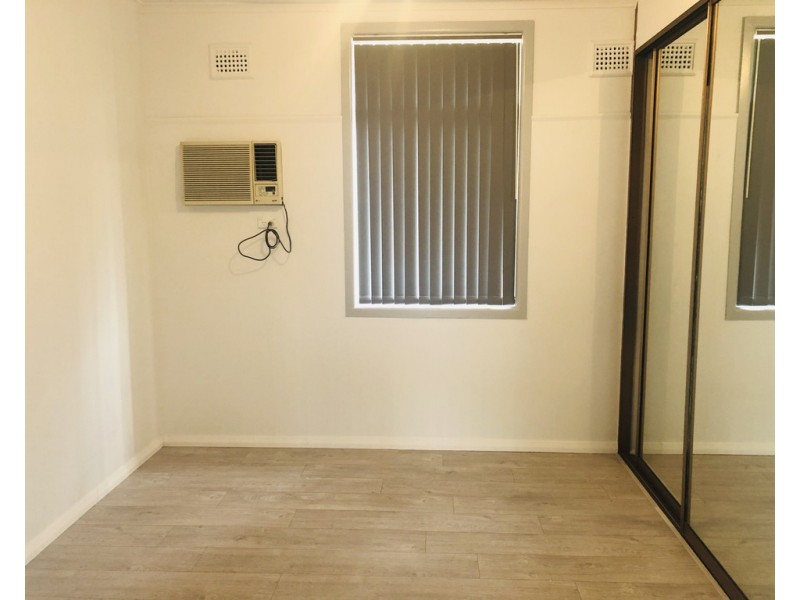 17 Riverview Rd, Fairfield NSW 2165